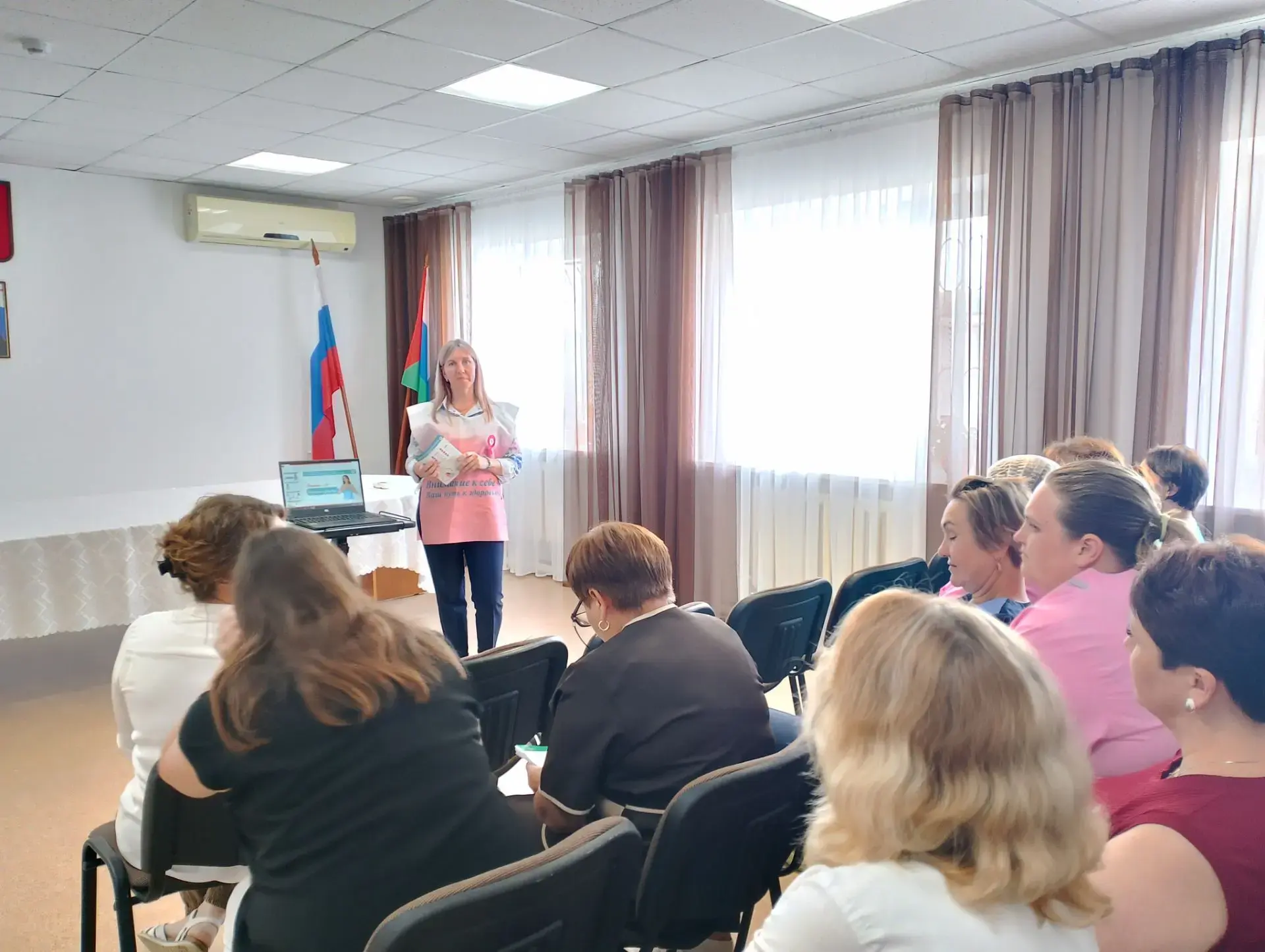 Для сотрудников Исетского дома социального обслуживания медицинской сестрой ЦРБ №13 с. Исетское  был