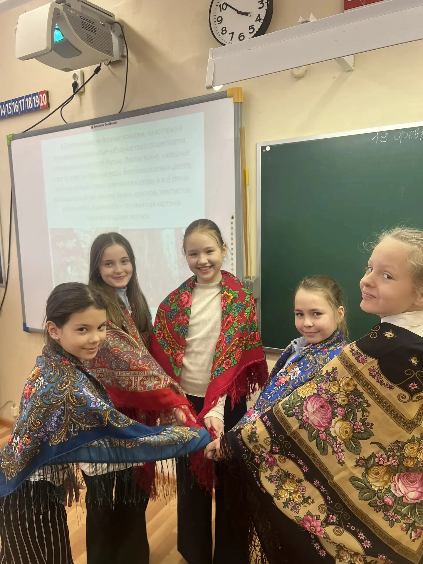 🧶 «Неделя народных промыслов Подмосковья».       В 3 классе прошёл необычный урок, посвящённый павло