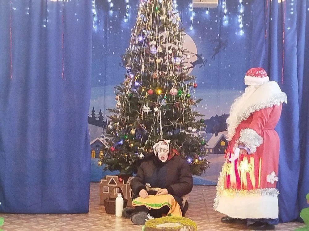 🎄 Сегодня в  нашей школе прошло яркое новогоднее театрализованное представление на люб...