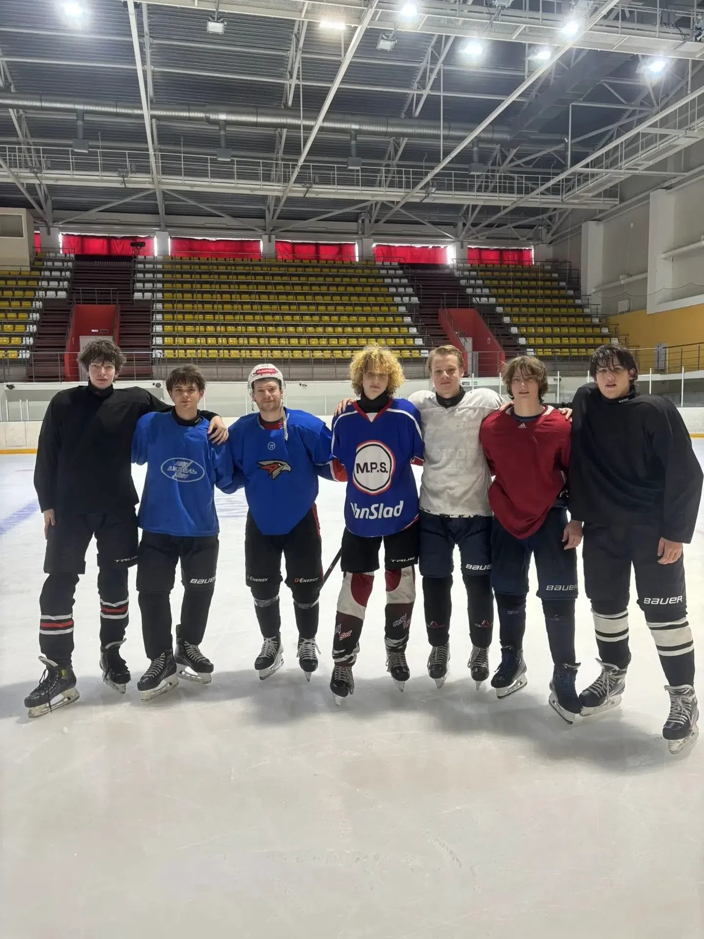 🏒 Звёздный урок на льду: мастер‑класс от Антона Ковалёва! 🏒