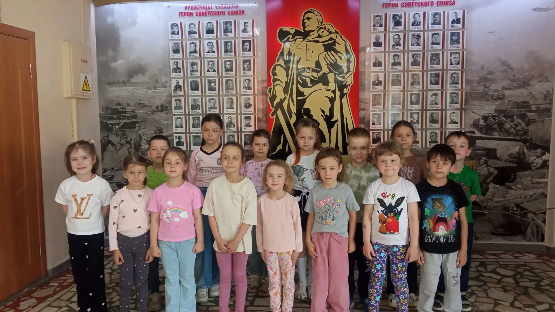 Воспитанники дошкольного учреждения 132 г. Чебоксары почтили память героев в музее "Сыны Отечества"
