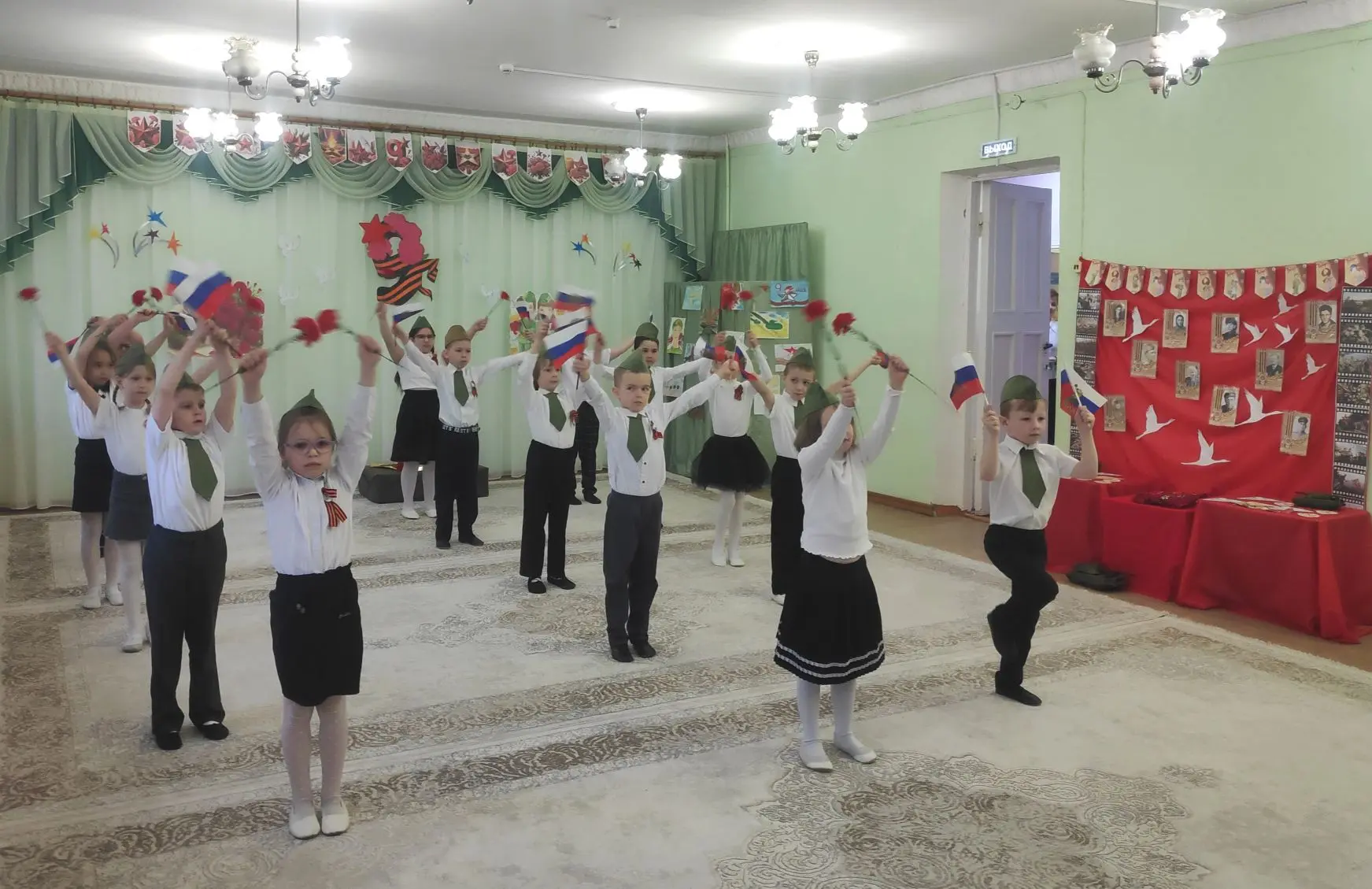 «Спасибо прадеду за Победу!» — под таким девизом прошёл концерт в детском саду для наши...