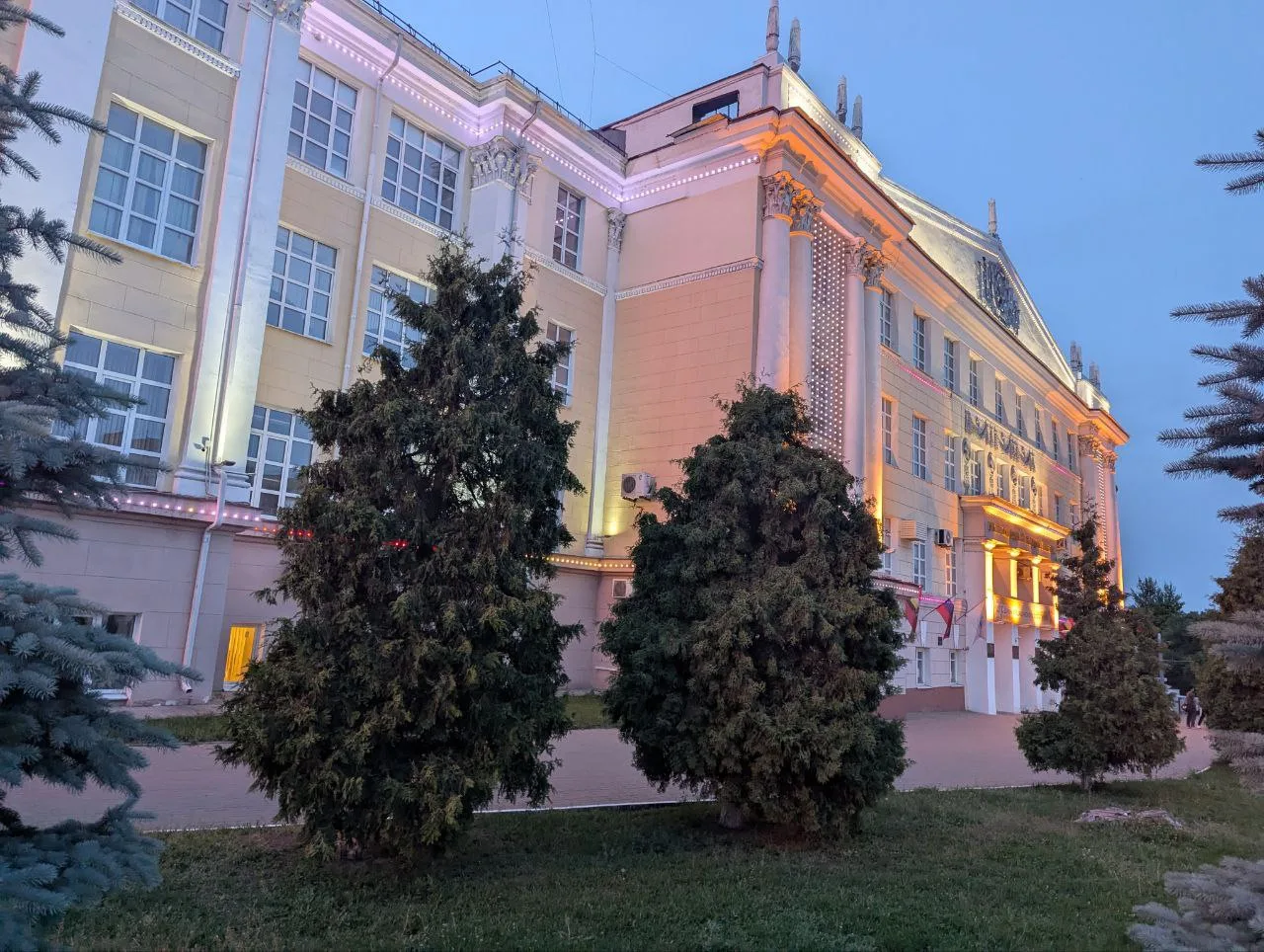 Посмотрите вверх— там всегда есть небо.