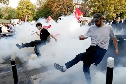 Зачем во Франции жгут школы?