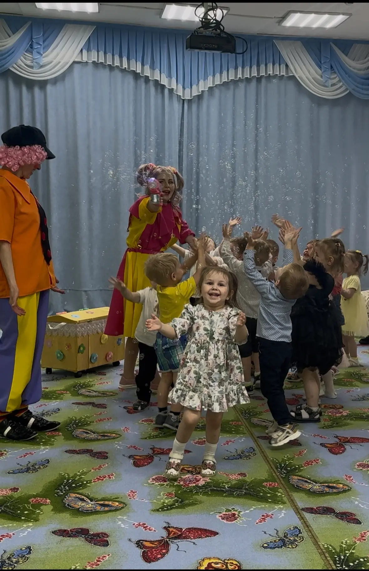 🎉 Выпускной в ясельной группе «Ладушки»: волшебство, клоуны и море радости! 🎉