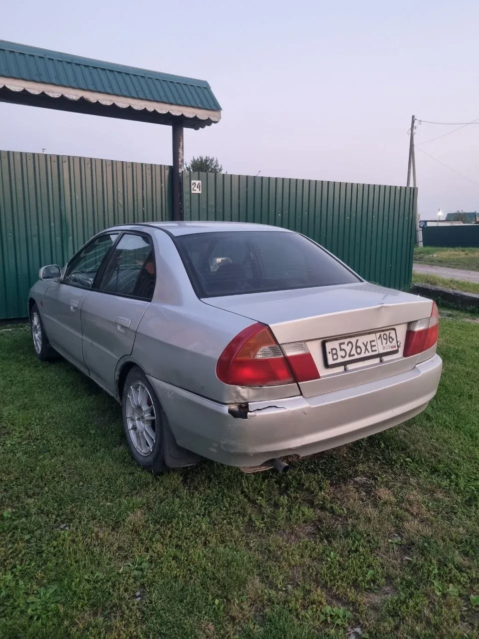 Продам Mitsubishi Lancer 8 1998г ( отличный поджопник на АКПП )