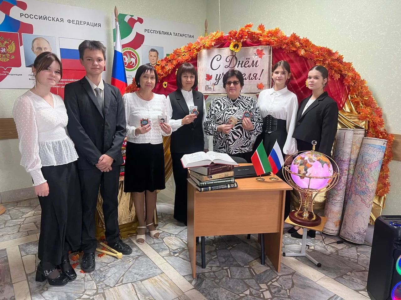 Праздничное утро в школе! 🎈 Сегодня мы поздравили наших учителей с Днем учителя и вруч...