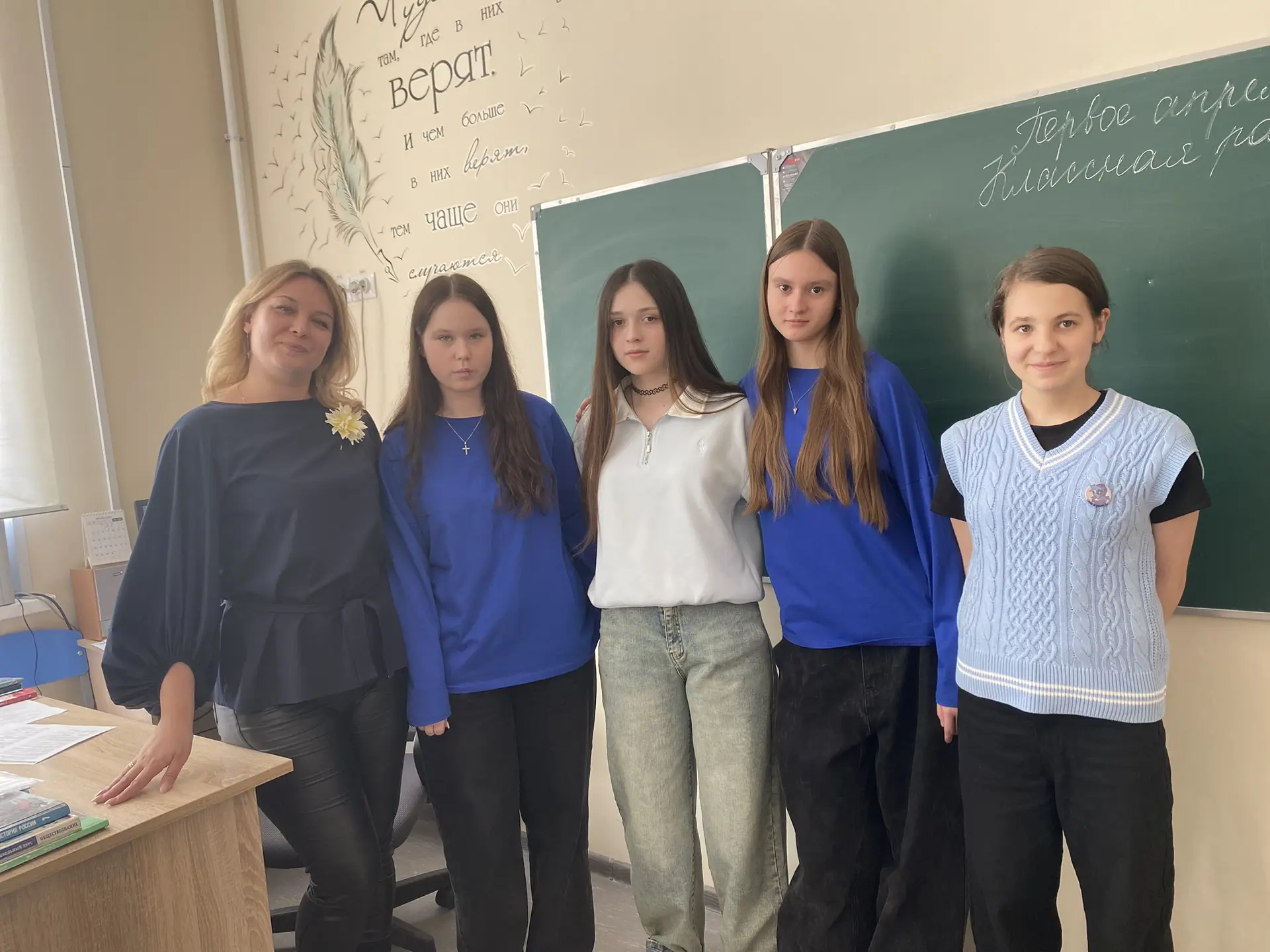 🦋💙 Продолжаем цветную неделю в нашем Центре образования. Среда — синий день! 💙🦋 Цвет неба, воды, све