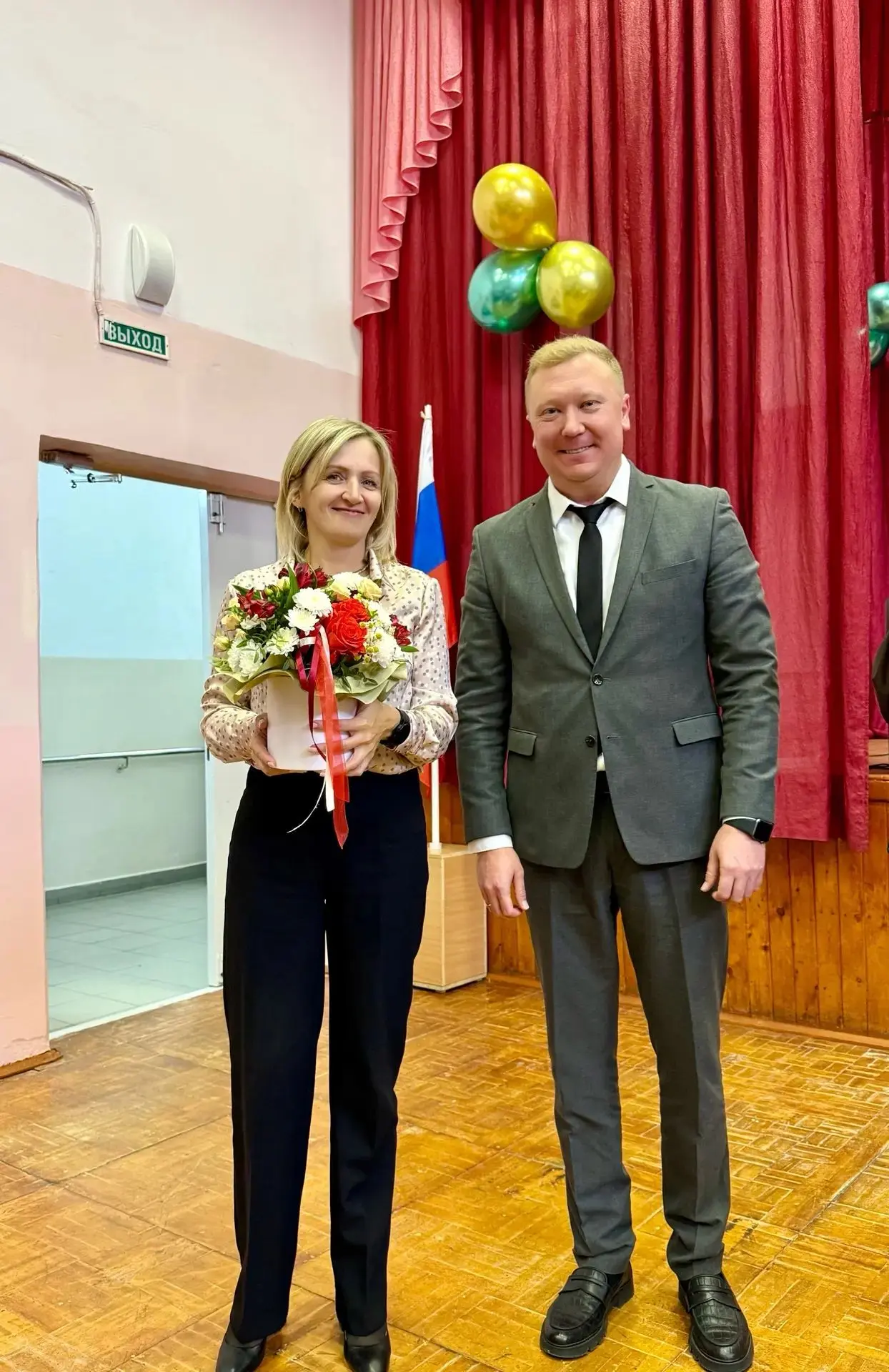 🍁 В День учителя депутат городской думы, металлург Виталий Носков побывал в гостях у ш...