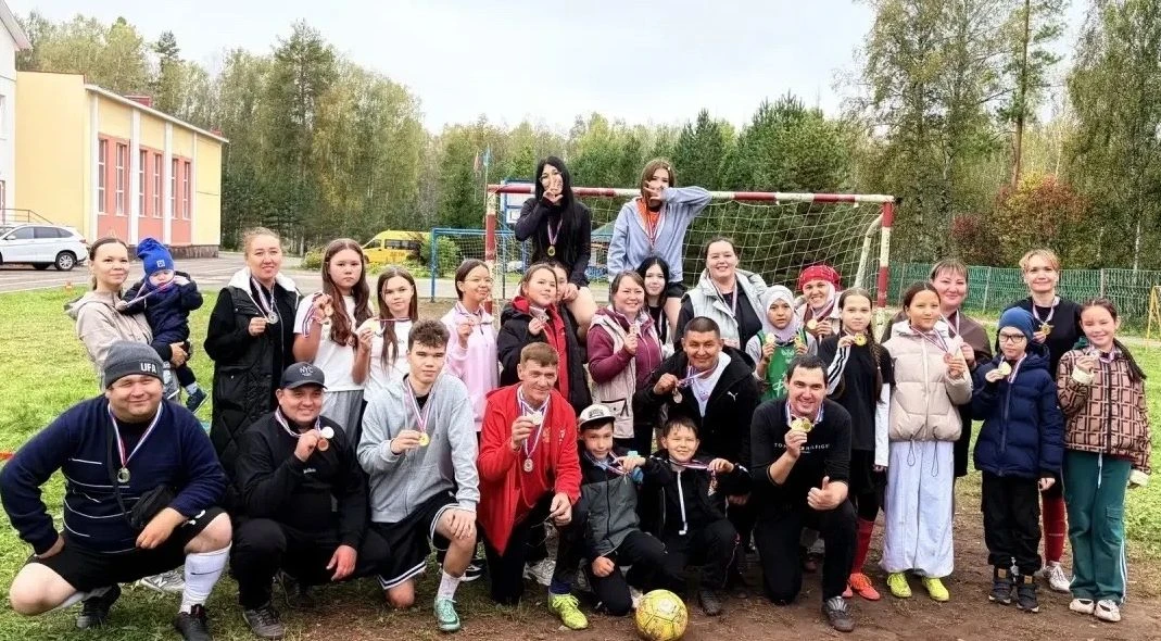 👨‍👩‍👧‍👦12 сентября в средней школе с. Янгантау на школьной площадке состоялся семей...
