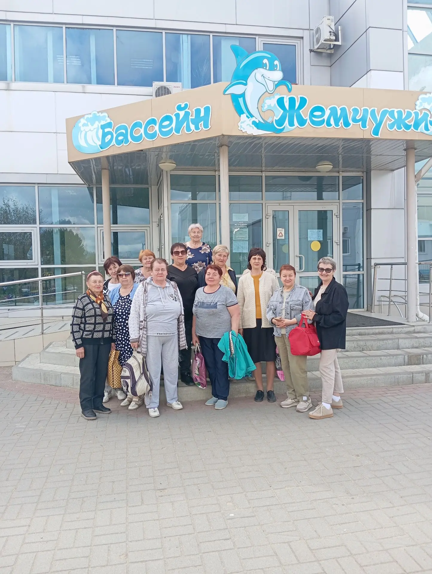 Плавание – вид физической активности, который подходит для людей любого возраста.