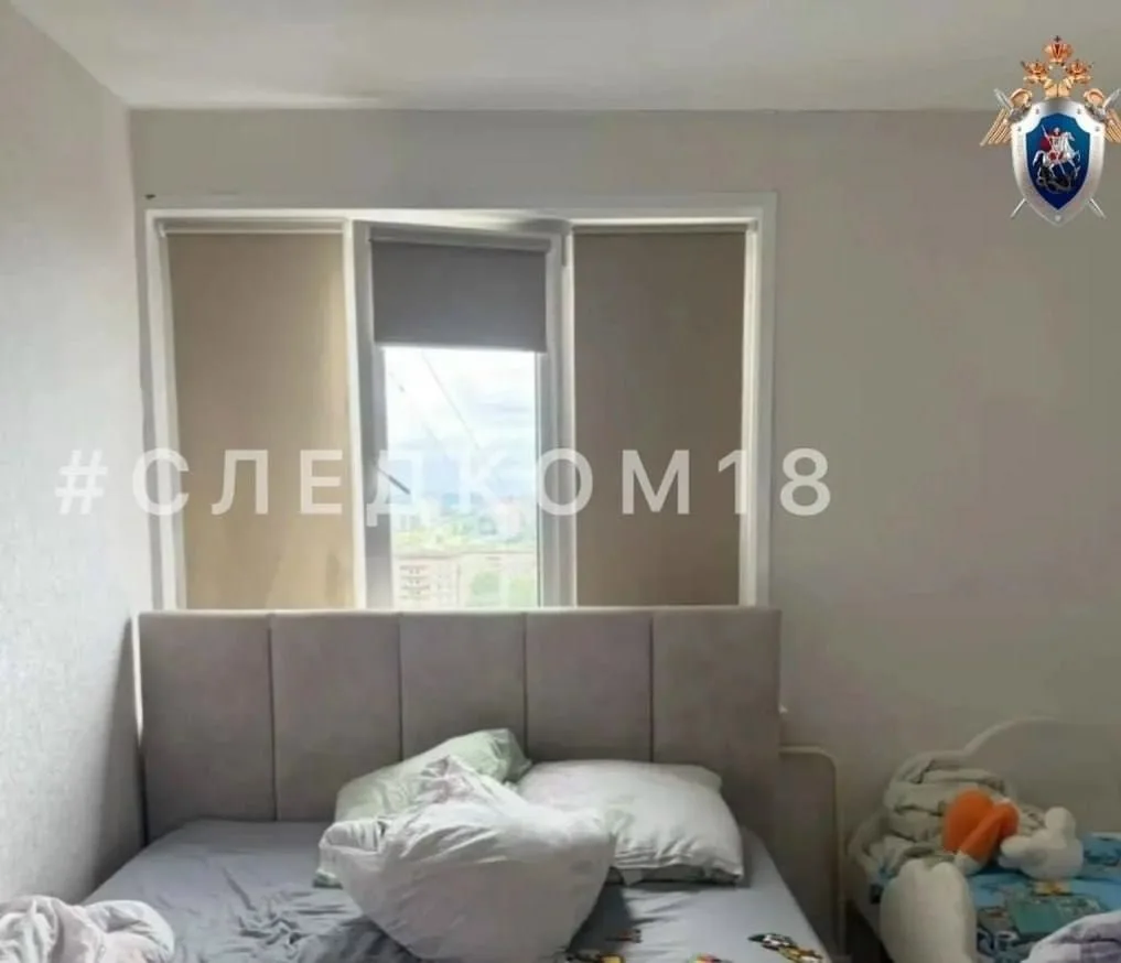 ‼В Ижевске годовалая девочка погибла, выпав из окна