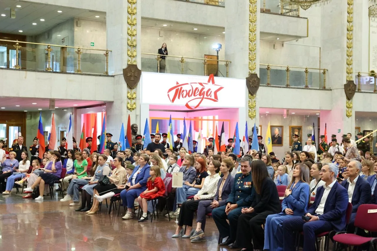 «Единая Россия» наградила финалистов конкурса «Рисуем Победу-2026»  В нём приняли участие более 1,3 