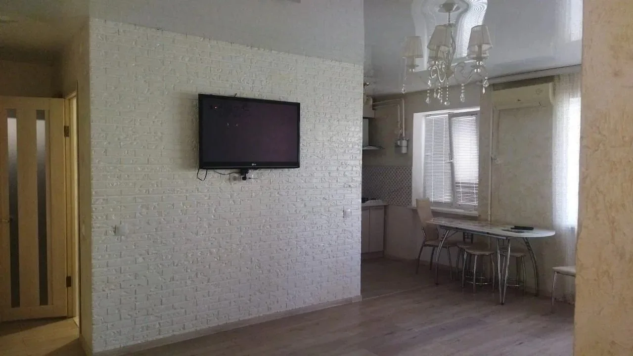 Сдается 3ком. квартира длительно в Евпатории