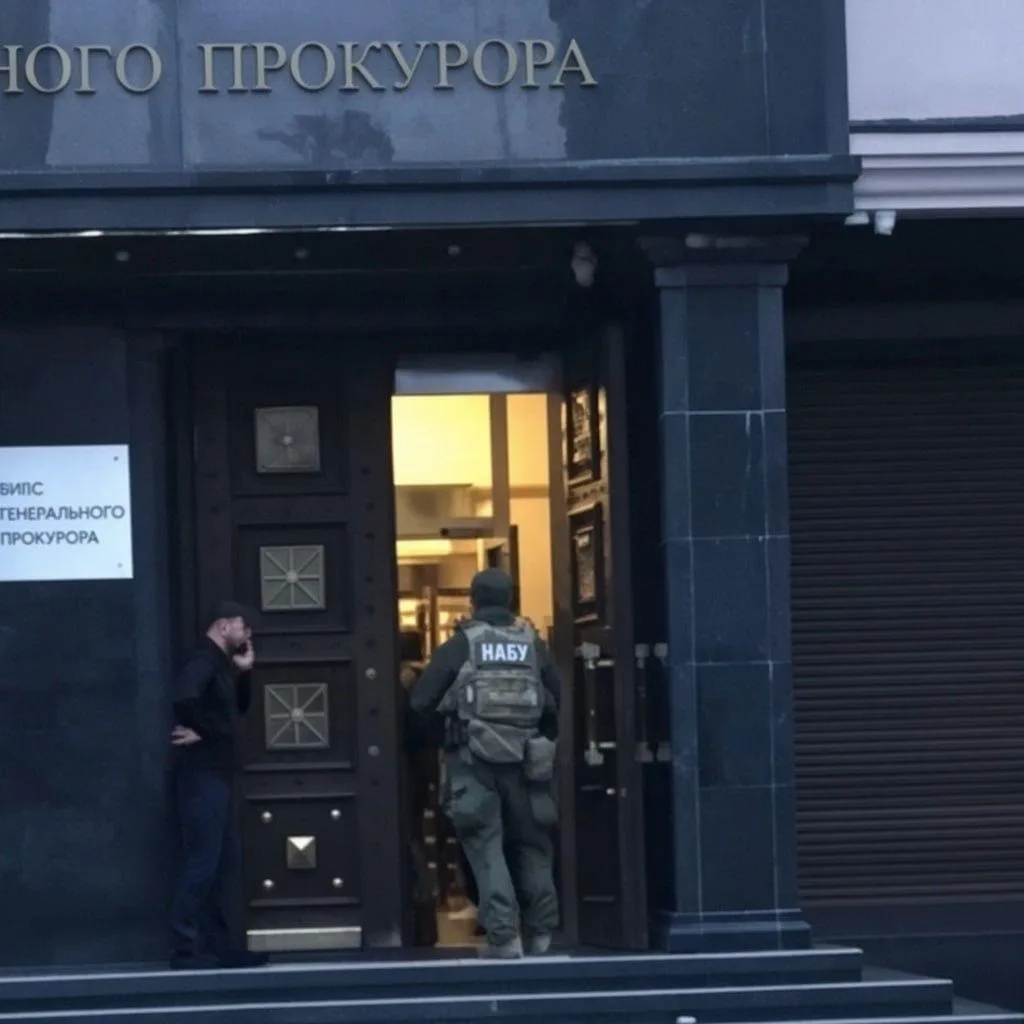 ‼️🇺🇦🏴‍☠Антикоррупционные спецслужбы проводит следственные действия в офисах президен...