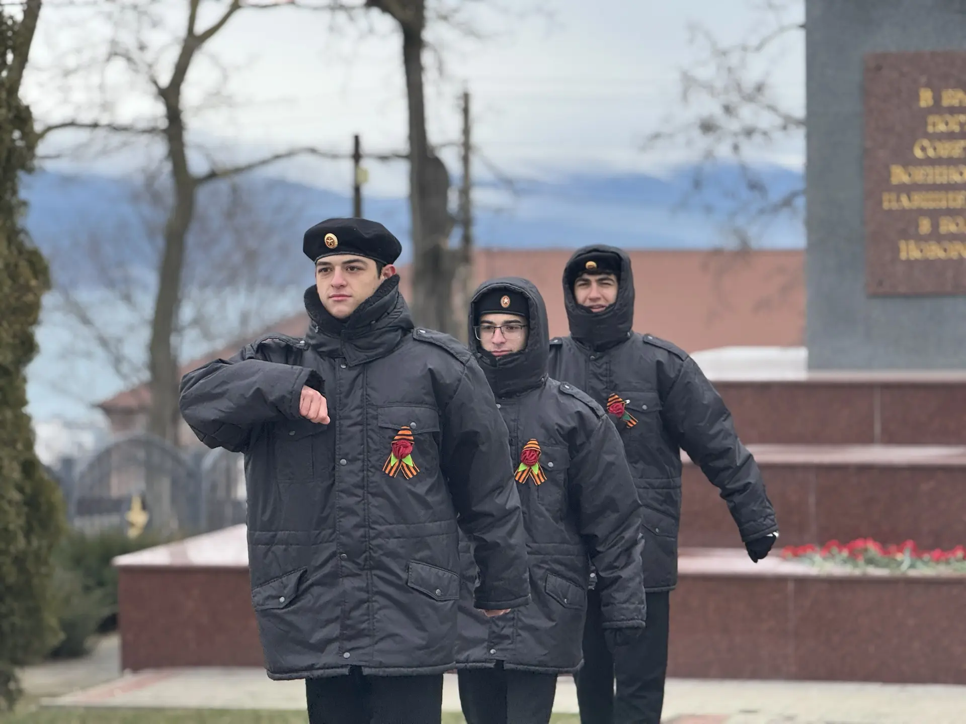 ПОЧЕТНЫЙ КАРАУЛ. ГОРДОСТЬ И ПАМЯТЬ.  Сегодня учащиеся 11 «А» класса нашей гимназии несут почетный ка