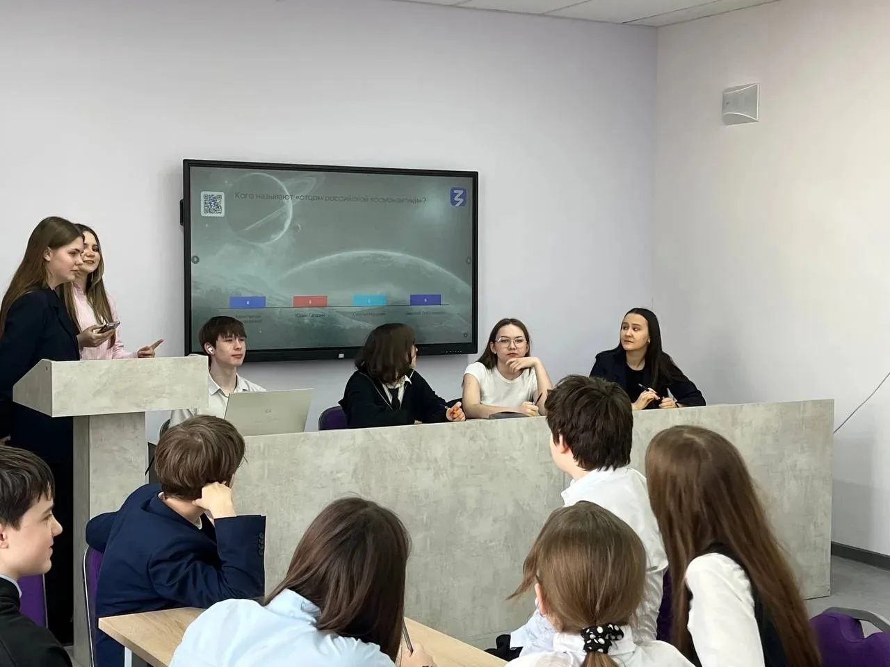 🚀✨ В рамках Декады Гагарина в школе прошёл интеллектуальный квиз для пятиклассников! 🎉    Ребята отв