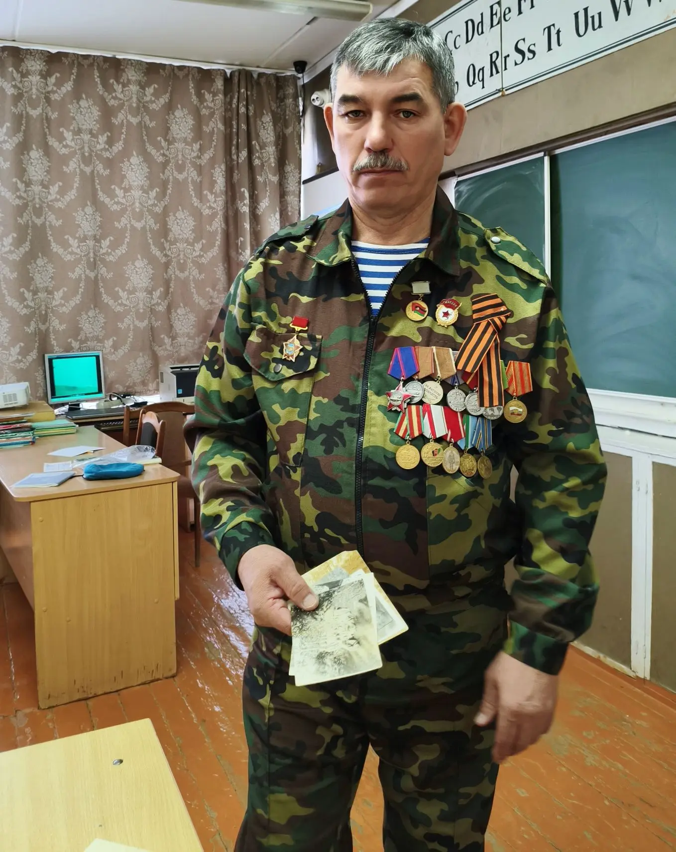ГОРЬКАЯ ПАМЯТЬ АФГАНСКОЙ ВОЙНЫ  🗓️В нашей школе в честь памятной даты вывода советских войск из Афга