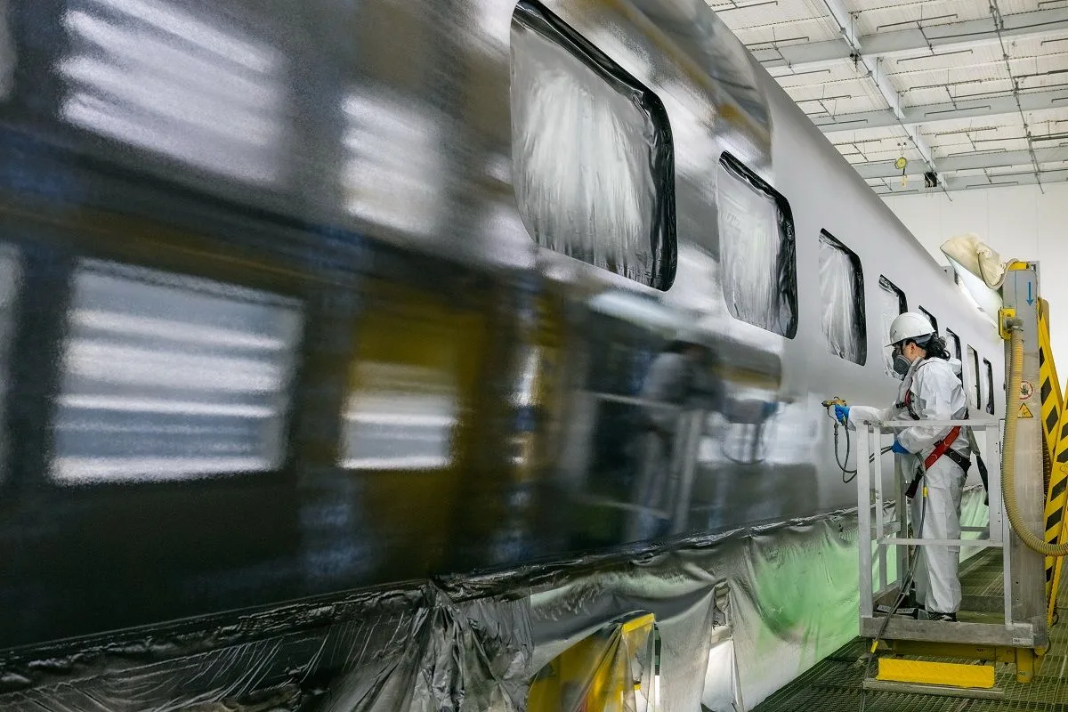 🚄На заводе «Уральские локомотивы» завершили окраску кузовов первых вагонов поезда для ВСМ  🖌️Окрашен