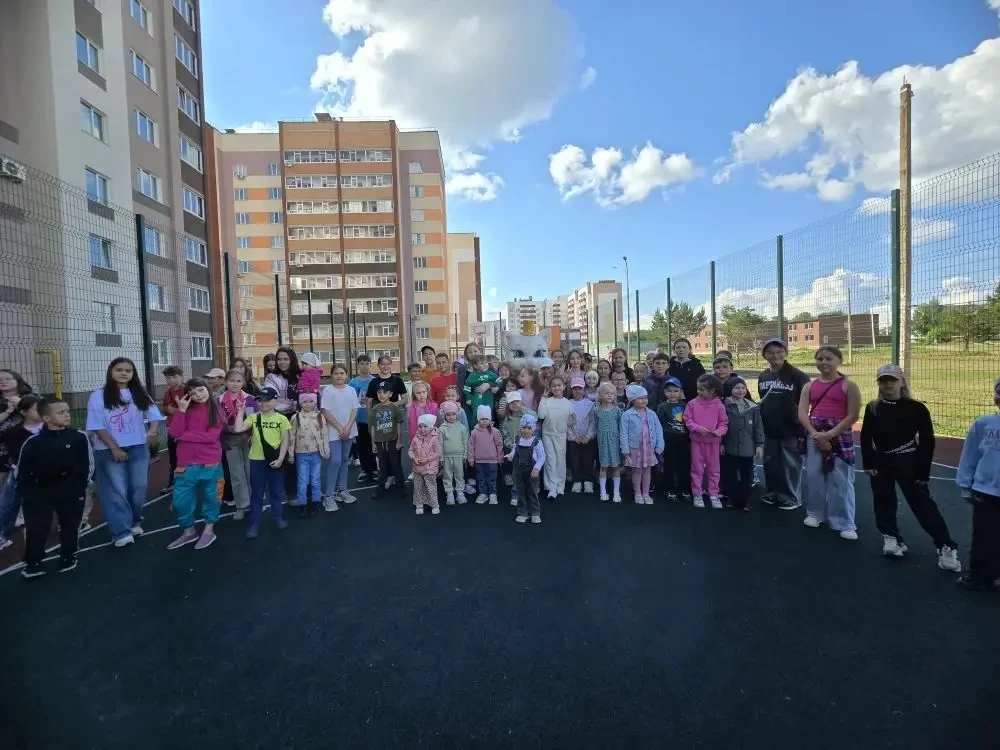 Половина июня позади, и во дворах УК «кипит» активная жизнь:
