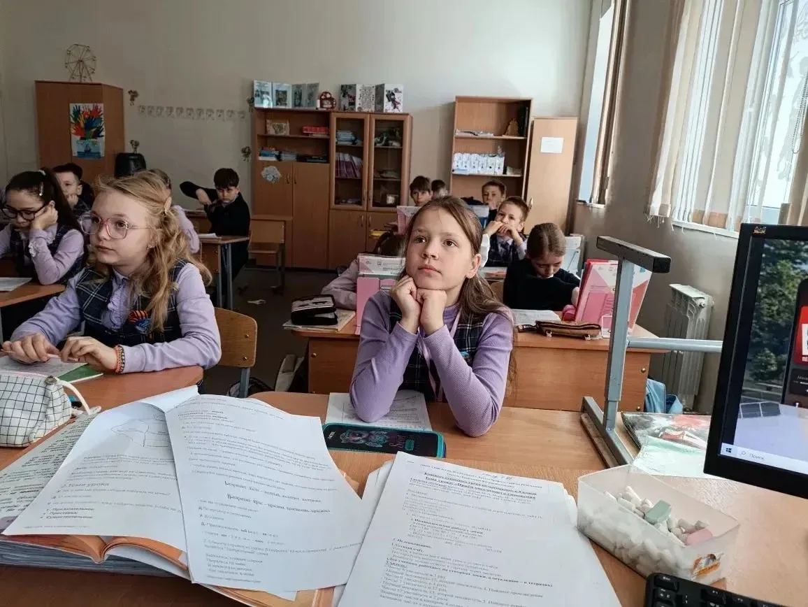 🎼В 3«Е» классе прошёл урок мужества под звуки военных песен  На очередном занятии «Разговоры о важно
