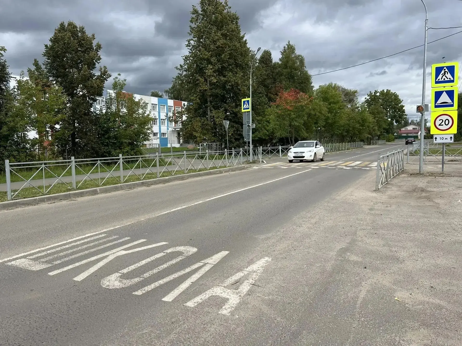 Глава муниципального района город Нерехта и Нерехтский район Р. Б. Гусев вместе с главо...