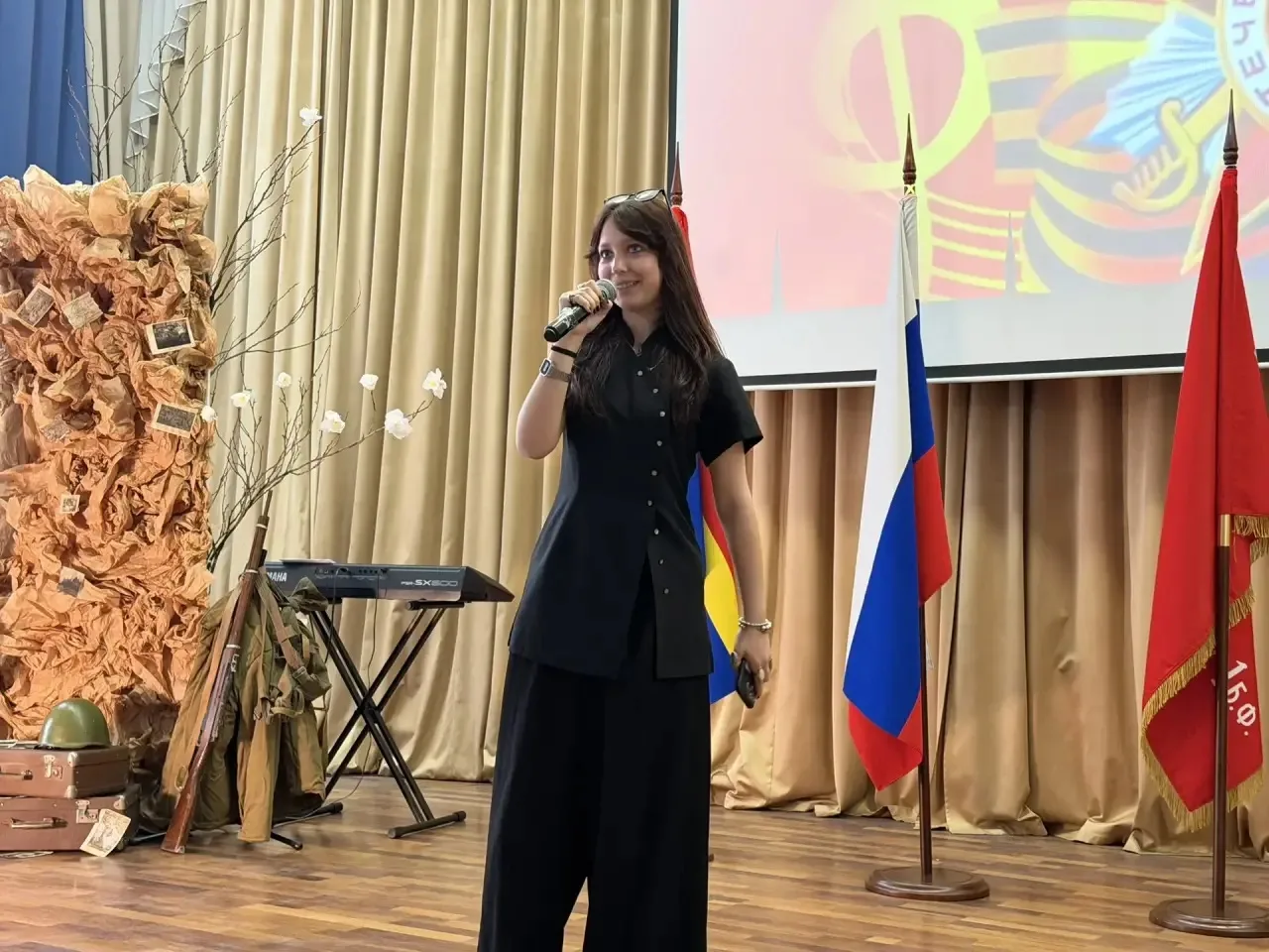 🕊 В преддверии Дня Победы в нашей школе прошёл памятный концерт. Ученики и учителя исполнили: •песни