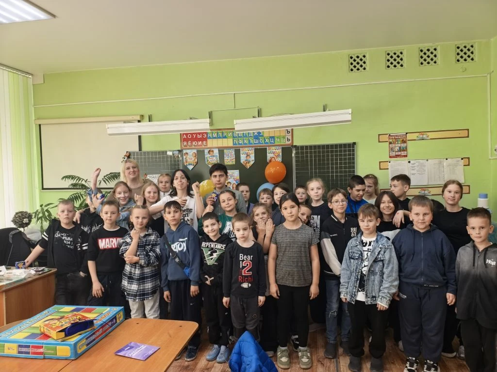 Первый день пришкольного лагеря : тема дня — «Умей дружить»! 🎉