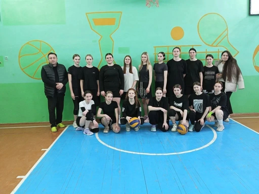 26 марта в спортивном зале МБОУ «Муромцевская СОШ» состоялась встреча по волейболу межд...