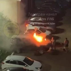 Неизвестного, который поджег Land Crusiser в Елабуге, ищет полиция

По факту поджога автомобиля Land