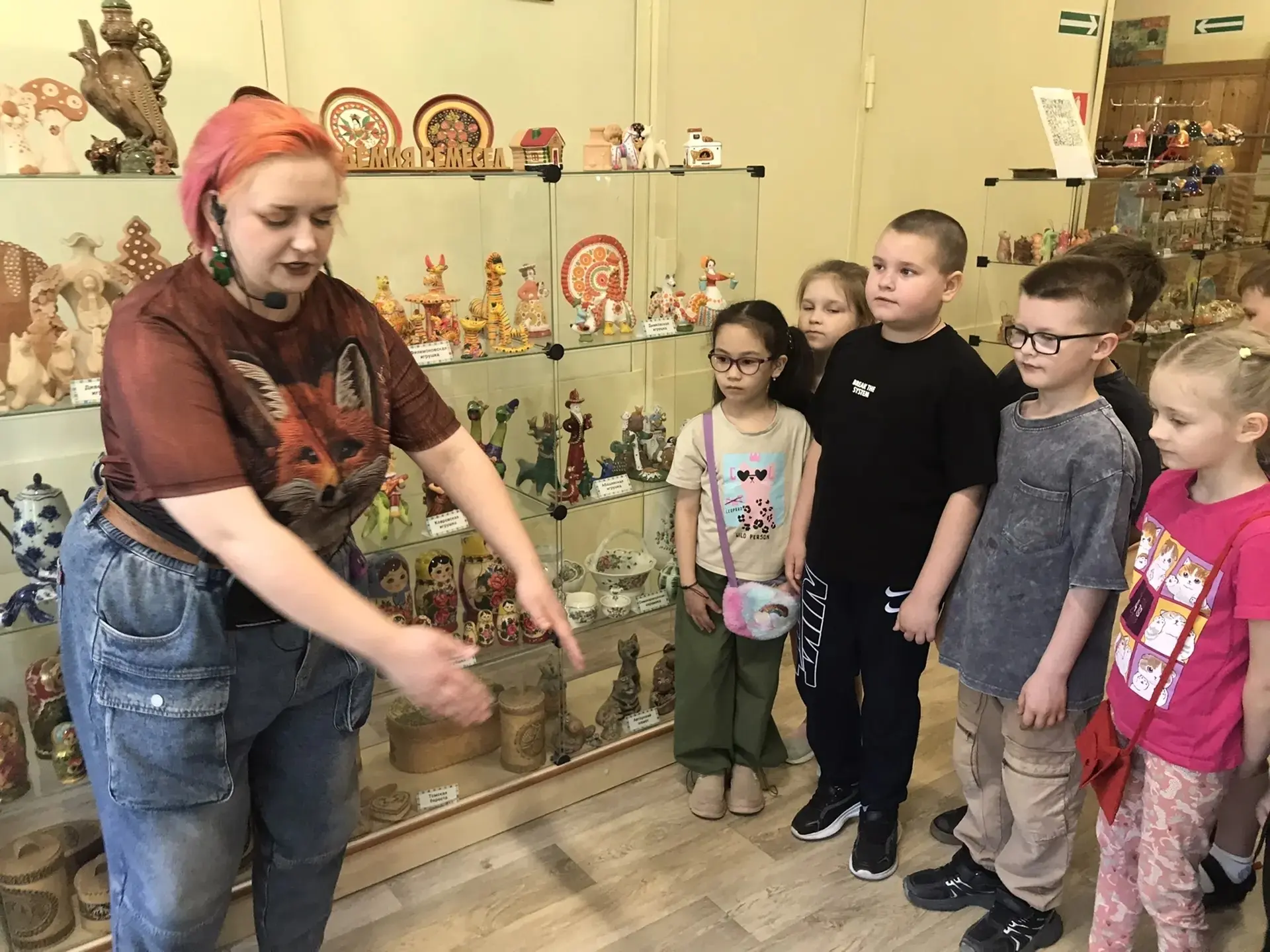 Сегодня ребята из 1Г класса побывали в гончарной мастерской «Академия ремёсел».  Прослушали мастер-к