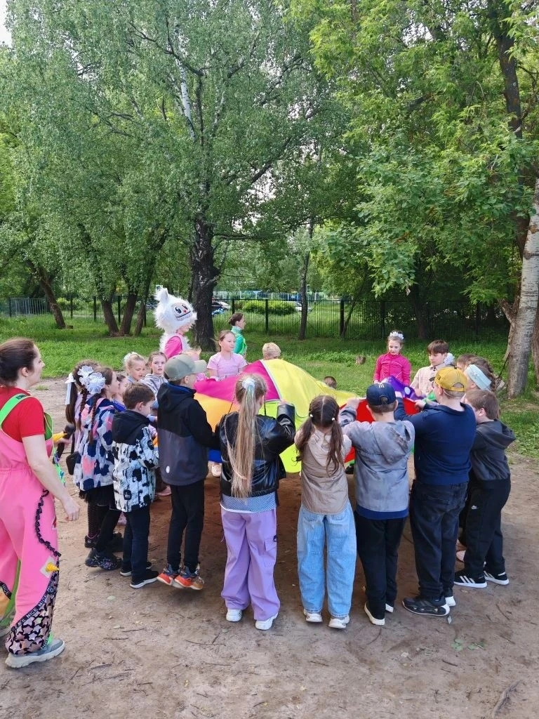🎉 Сегодня ученики 2 «Б» класса торжественно попрощались со вторым учебным годом!