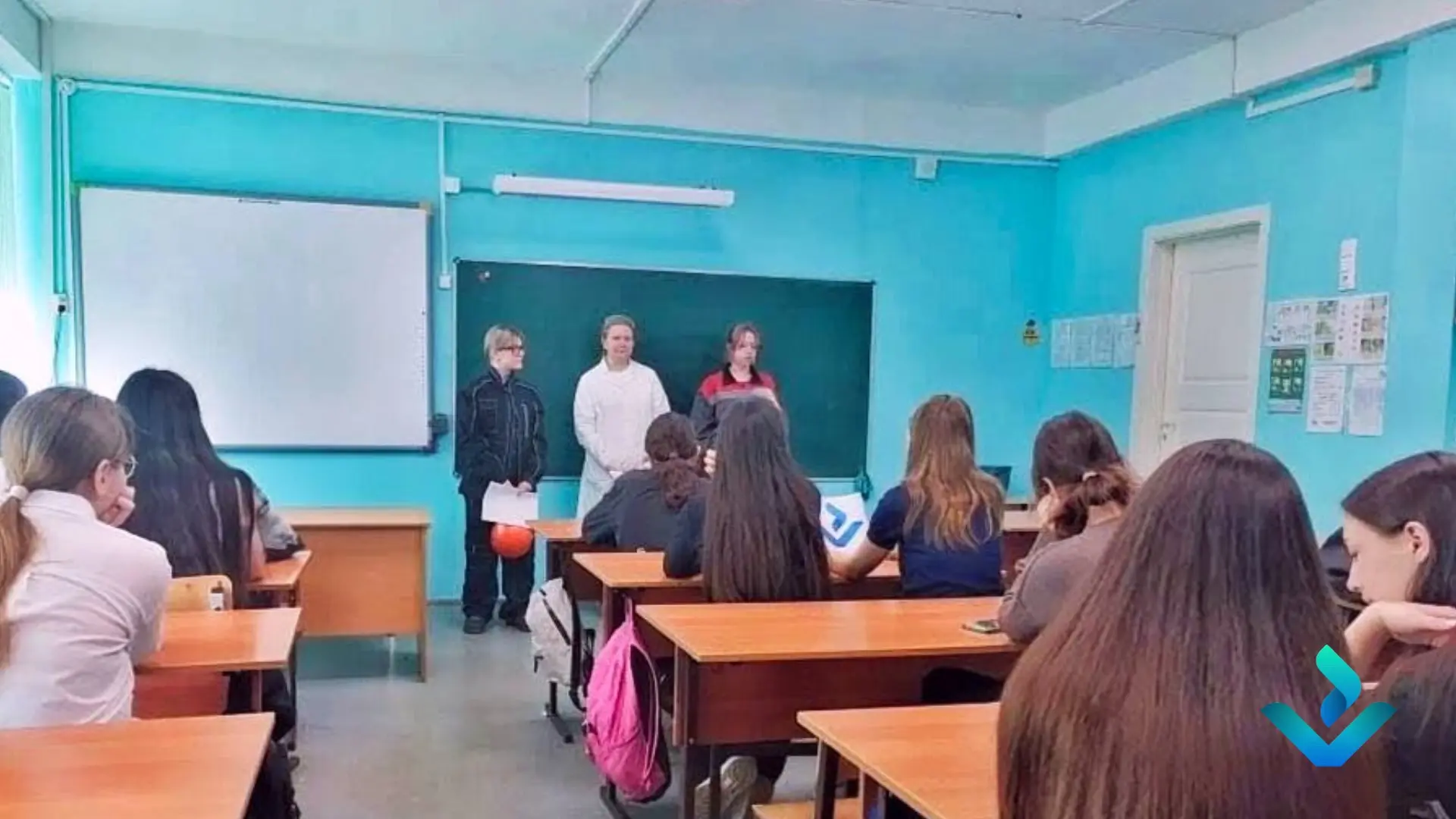 🎓 Студенты нашего колледжа на «Классной встрече»  Наши активисты провели «Классную встречу» с будущи