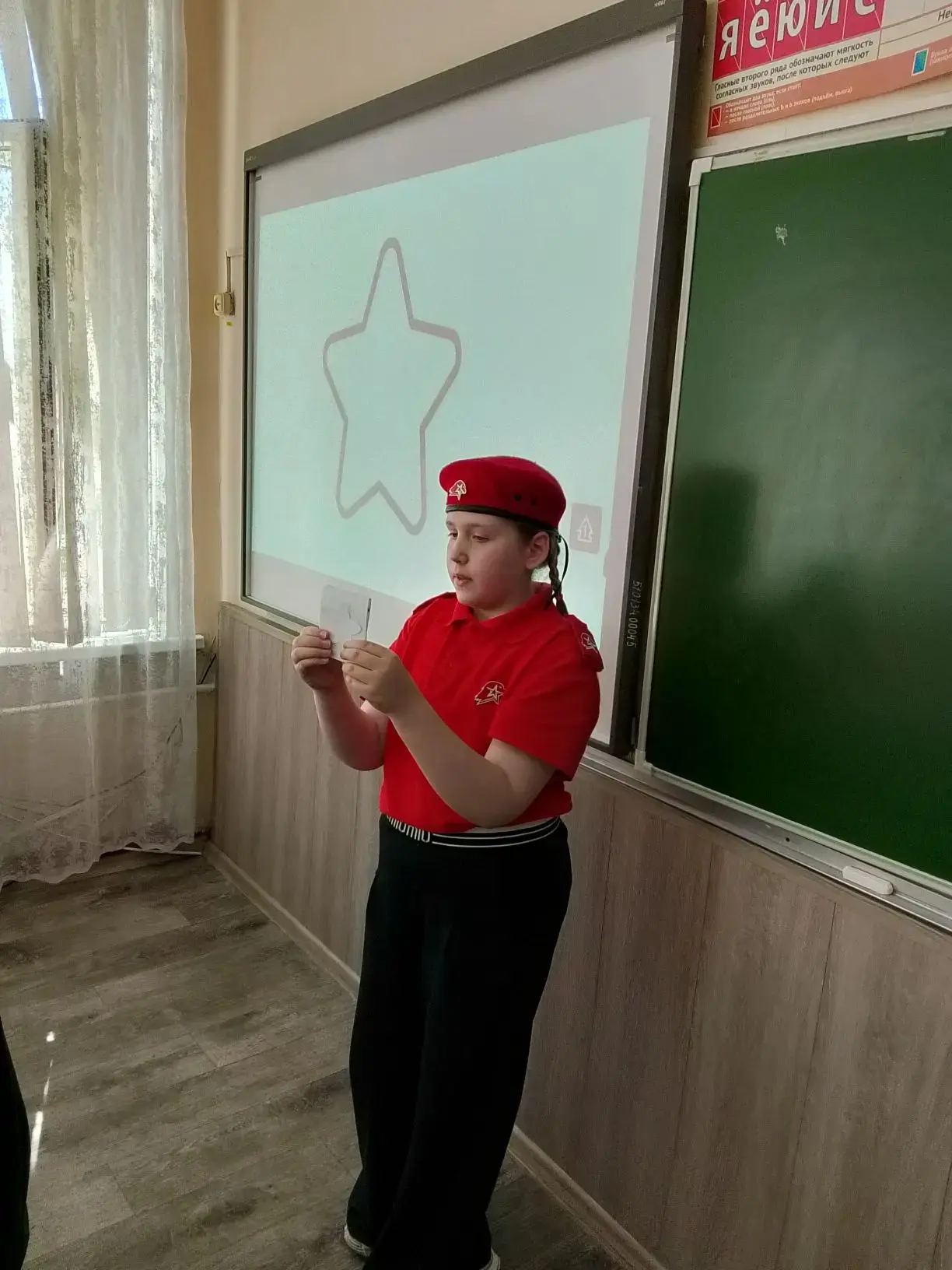 В преддверии 9 мая юнармейцы младшего городского отряда «Орлёнок» (в состав которого входит 4В класс