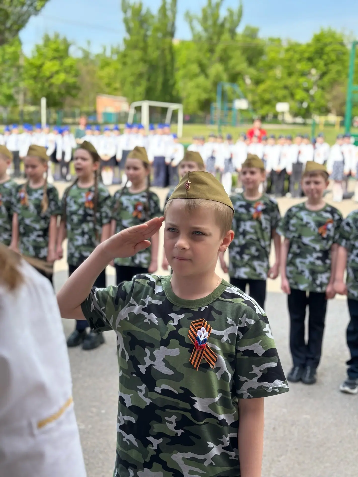 🪖 Смотр строя и песни — в честь 81-й годовщины Великой Победы!  В нашей школе прошёл традиционный см