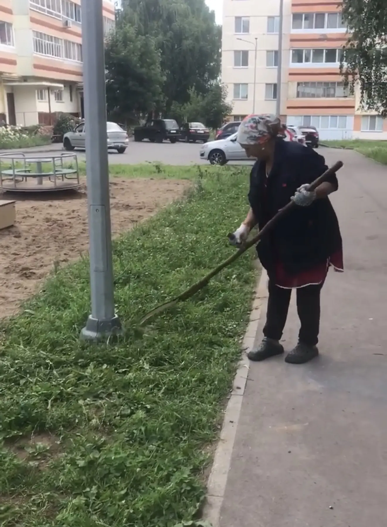 Сила традиций: как опыт и «старая добрая коса» побеждают заросли

В эпоху высоких технологий мы част