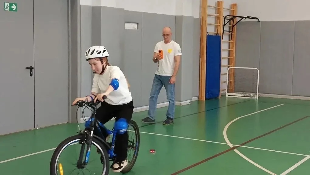 🚴‍♂️«Безопасное колесо»   Ученики 5 «Г» и 6 «В» классов приняли участие в межрайонном этапе конкурса