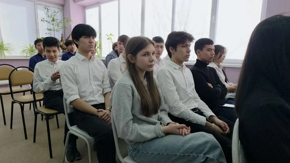 Патриотическое воспитание в действии: участие в форуме «Молодежь за добро и Родину» 📚🎖  Сегодня деле