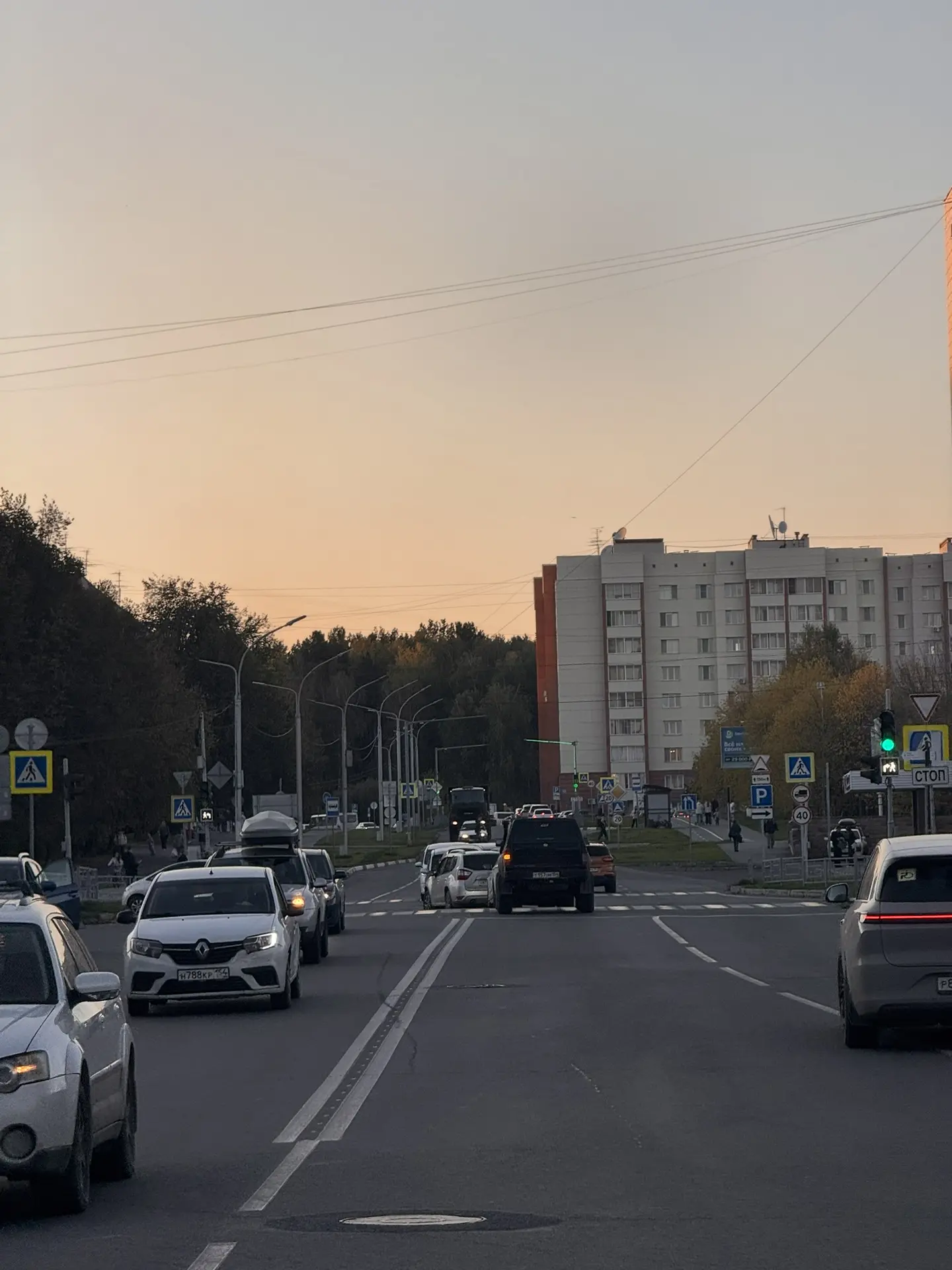 По вечерам в Кольцово трафик уже серьезный 🌆