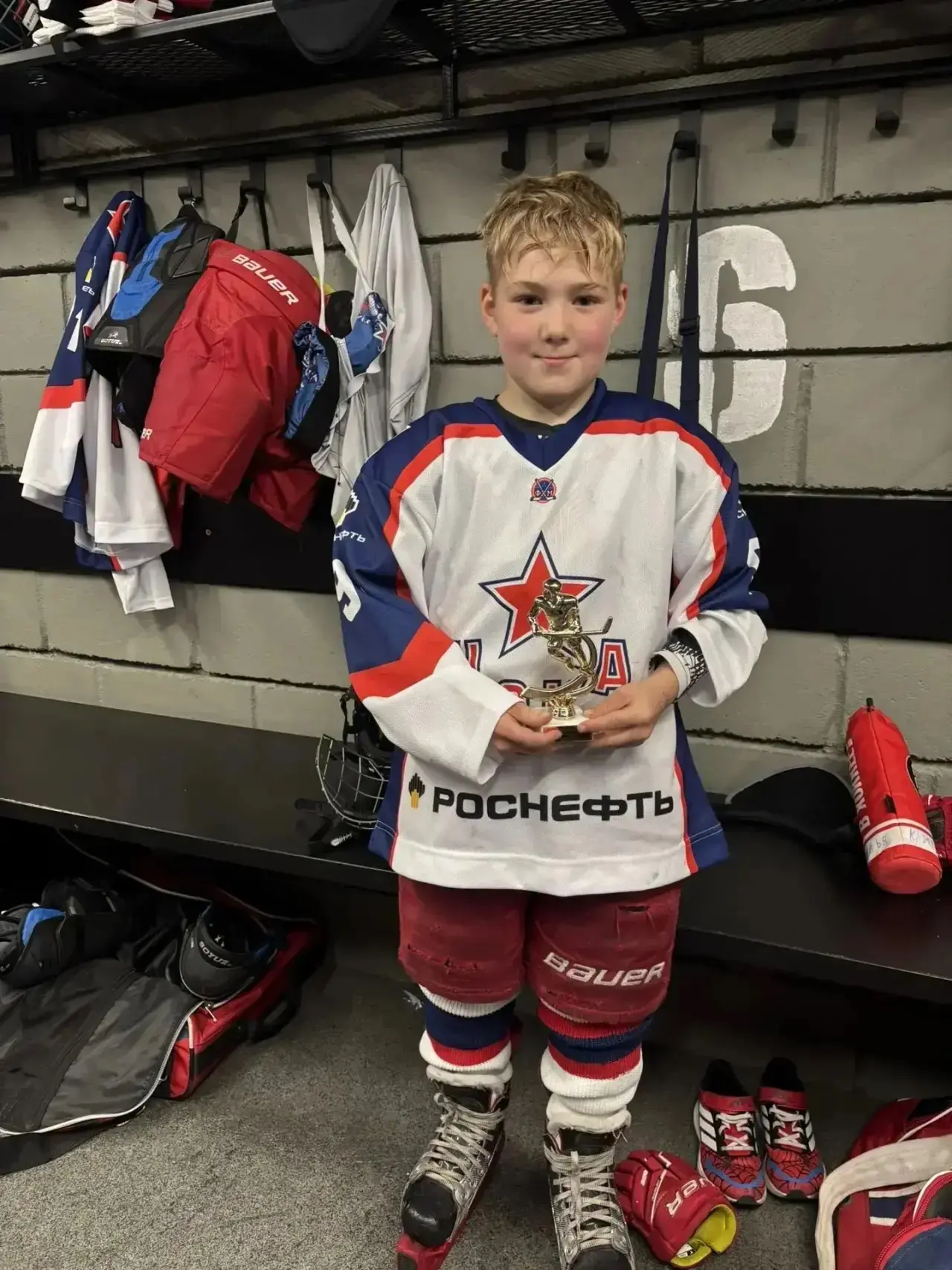🏒 Ученик Школы имени В. В. Маяковского стал лучшим игроком хоккейного турнира «Прорыв»