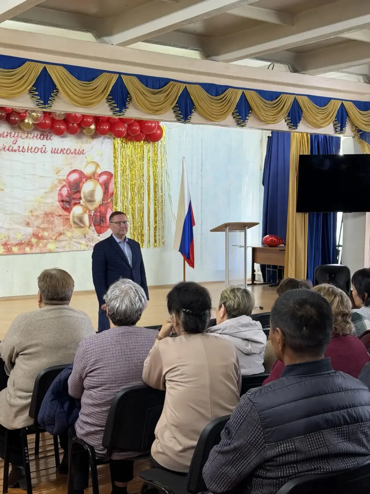 27 мая в МБОУ «Тункинская СОШ» состоялась встреча коллективов школ с министром образования и науки Р