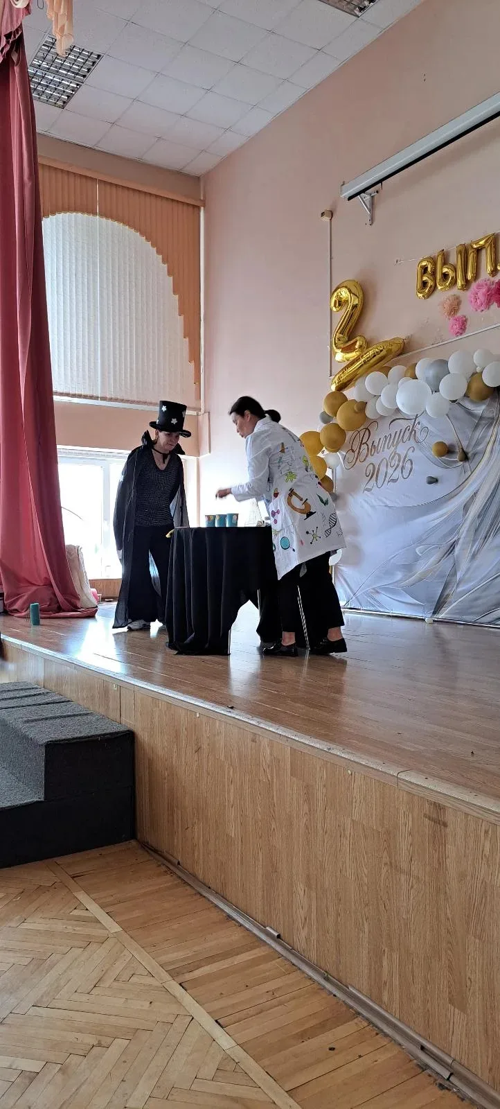 💬7-й день в лагере: магия, дружба и солнце! 

🎩 С утра к нам приехали фокусники! Ребята смотрели с