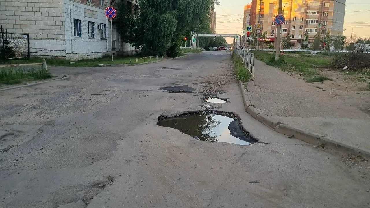 В Костроме отремонтируют еще одну разбитую дорогу.

Жители улицы Старокараваевской ждут обновления а