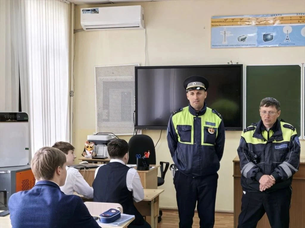 🌞Лето уже близко, а значит, пора ещё раз напомнить детям о безопасности на дорогах!