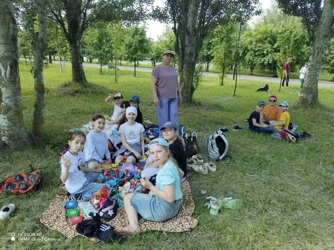 🧺 Кто любит пикники так же сильно, как наши ребята?

На прошлой неделе воспитанники лагеря «Дуслык»
