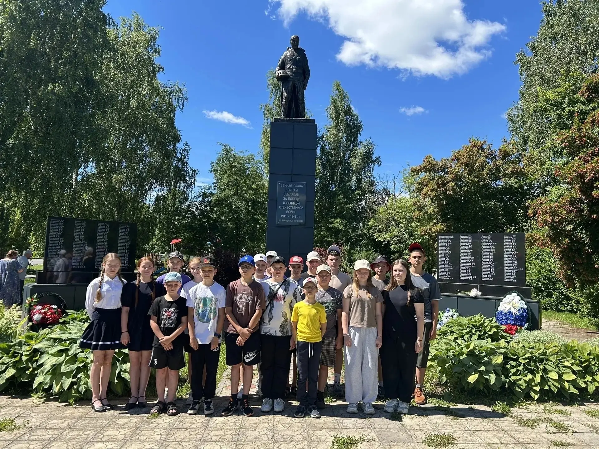 🔥 Первый день в палаточном  лагере «Меридиан» — День Памяти! 🔥

Сегодняшний день в нашем лагере на