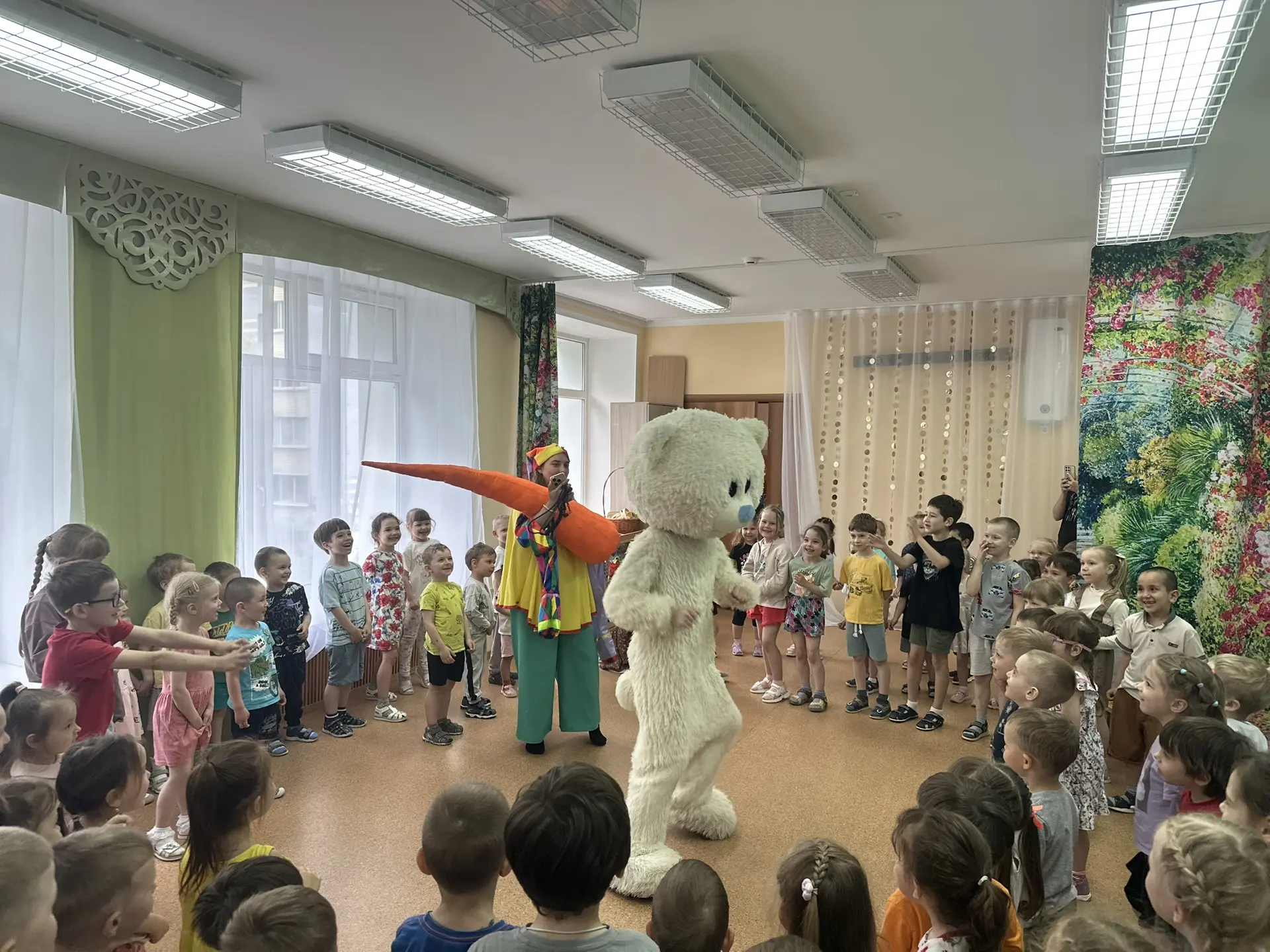 В детском саду каждый летний день наполнен приключениями!
Скучать малышам не приходится благодаря на