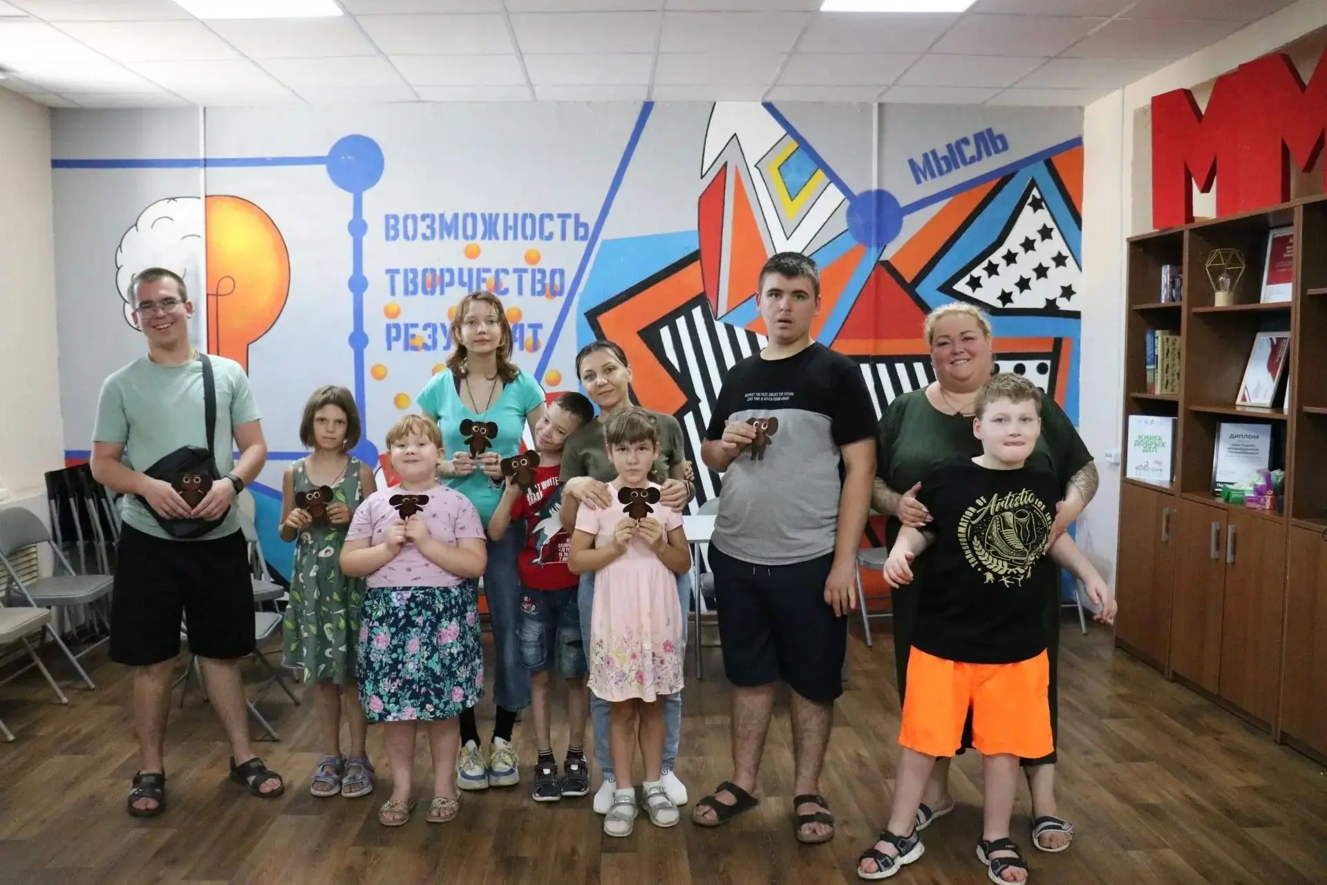 В районном Доме культуры прошёл мастер-класс для детей с инвалидностью и ограниченными ...