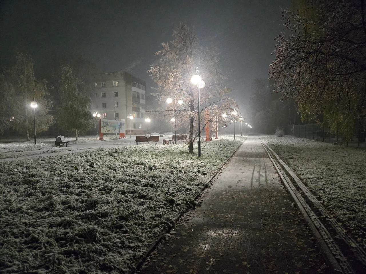 Первый снег выпал в Салде, Арамили и Берёзовском.