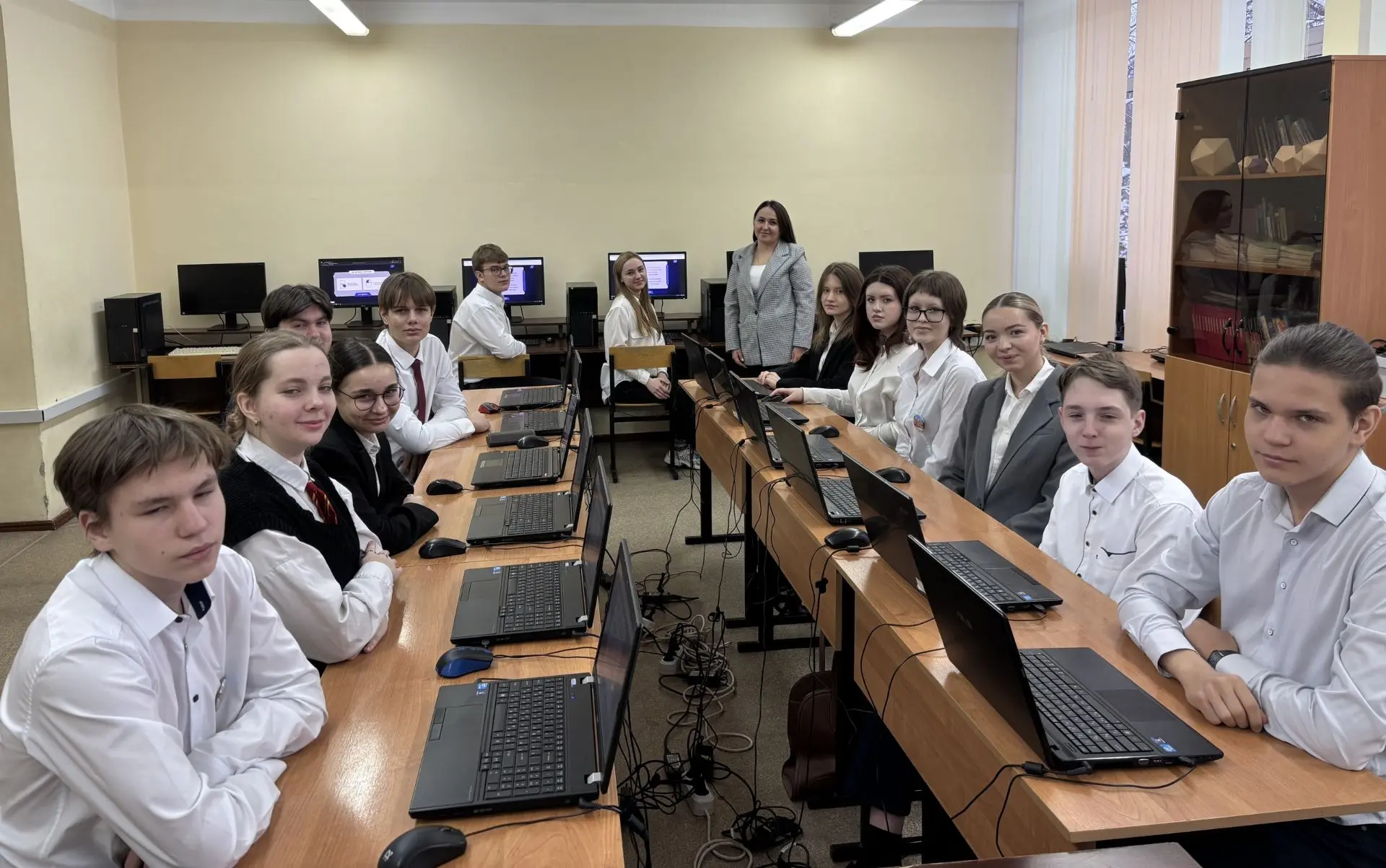 Обучающиеся 10 класса приняли участие в открытом уроке «Кибербезопасность в космосе» от компании «Ла